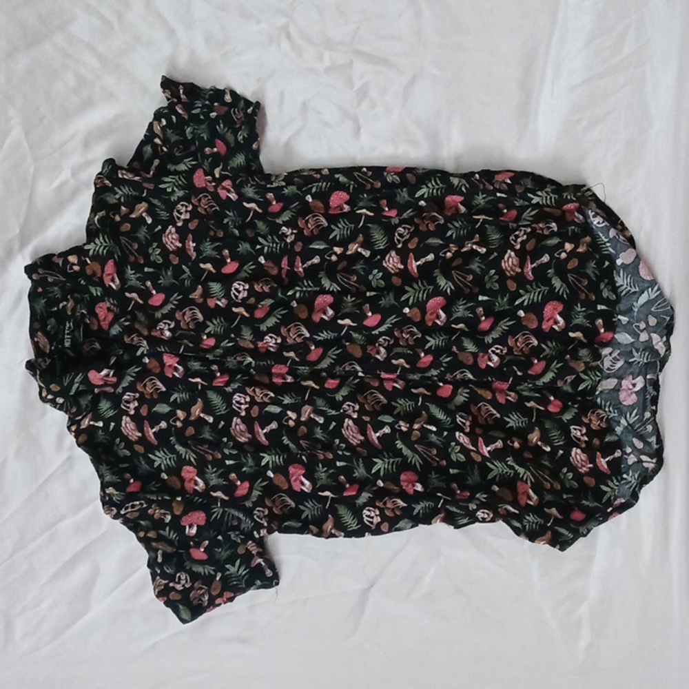Hot Topic Black Mushroom & Fern Button-Up Top M